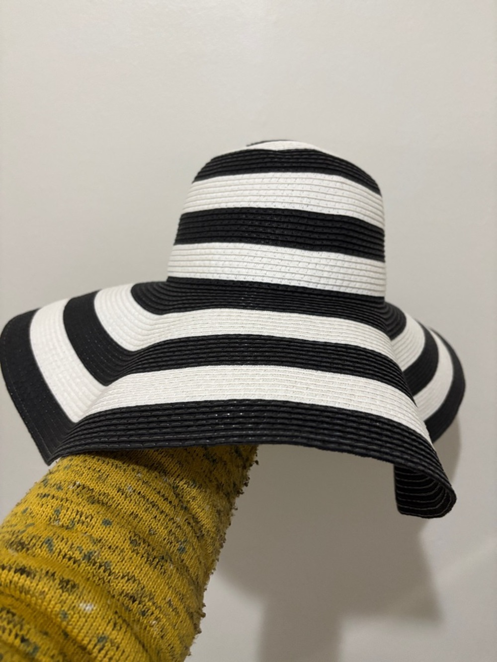 Women's Black and White Wide Brim Striped Sun Hat